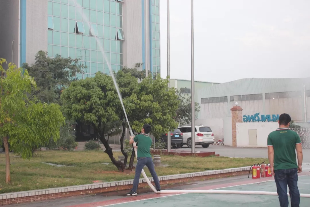 2018年安全消防演习 (9)