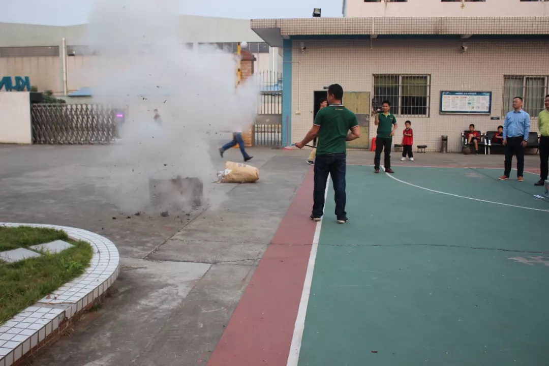 2018年安全消防演习 (6)