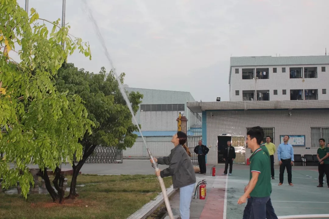 2018年安全消防演习 (10)