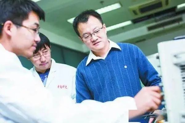 中国科技进步靠什么？ (9)